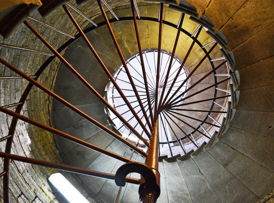 лестница ведущая на колоннаду Исаакиевского собора - Евгений Гусев