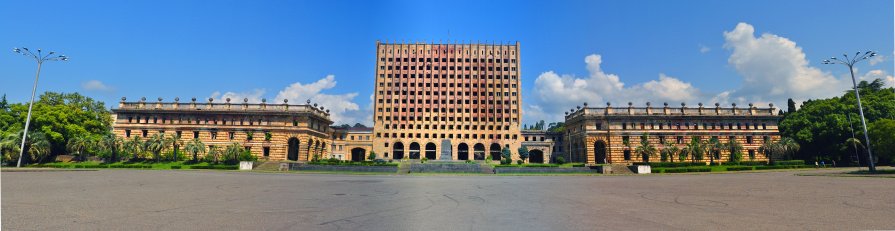 Площадь свободы - живой памятник войны - Кирилл Романов