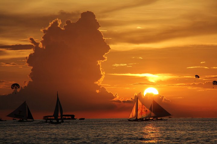Boracay sunset. Phillipines. - Eva Langue