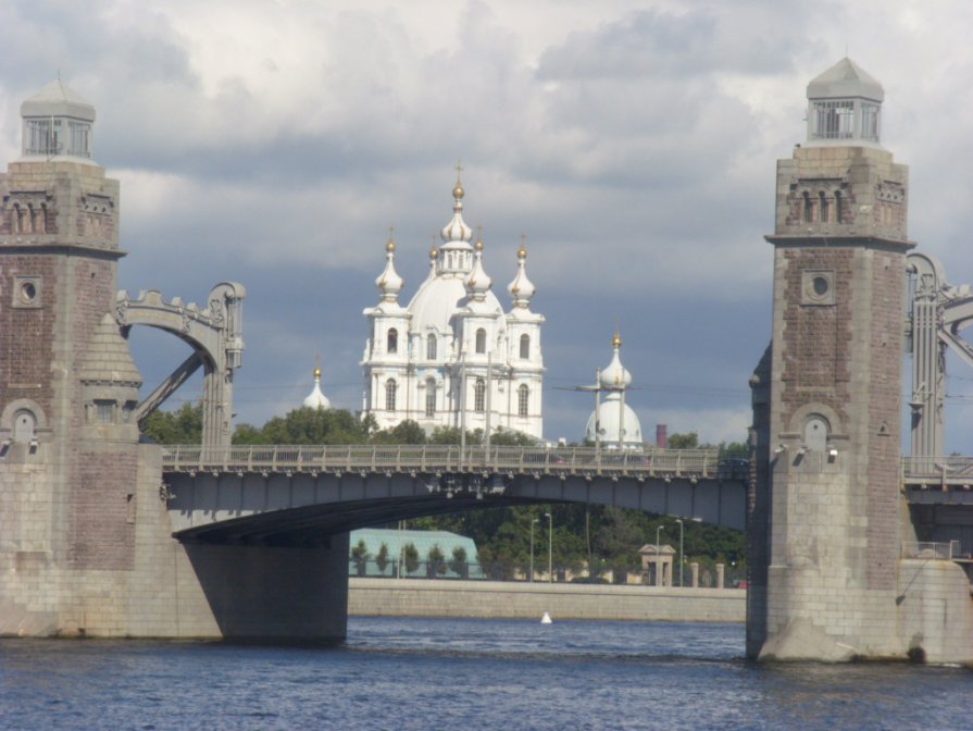 Вид Смольного соборя через мост Петра Великого - Маргарита Башева