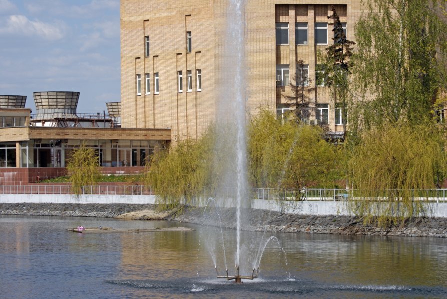 фонтан у родного завода - Юрий Шувалов