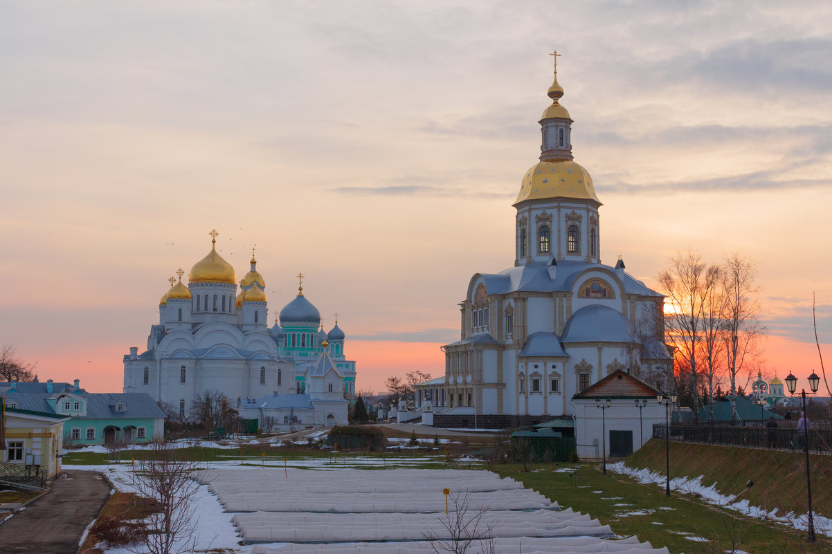 Весенние фото монастырей