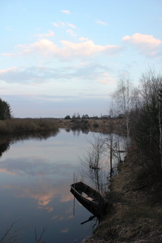 Одинокая лодка в закатных лучах. Мещера, р. Пра - Денис Ф.