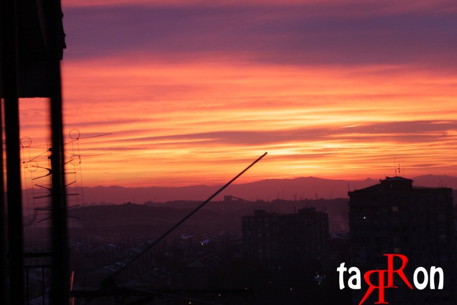 Закат в Ереване - Тарон 