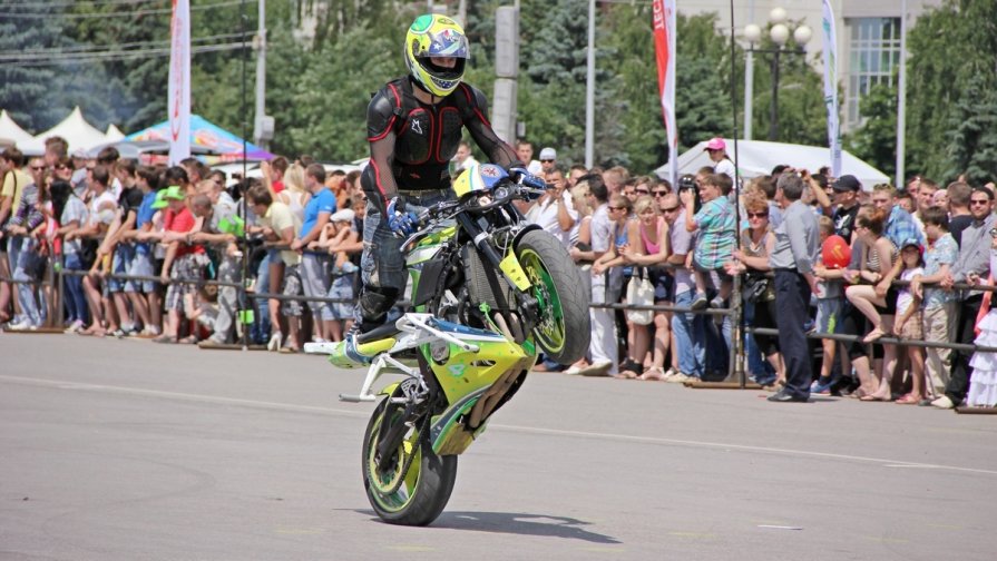Шоу на мотоцикле - Александр Николаев