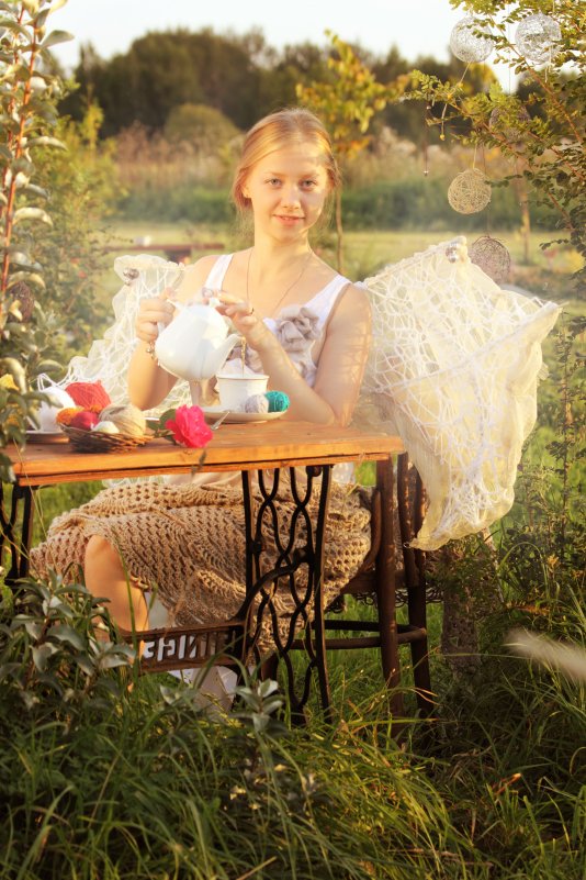 Чаепитие в саду у Моли - Лилия Чистякова