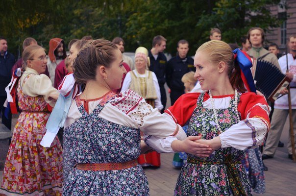 Городские гуляния - Наталья Лев