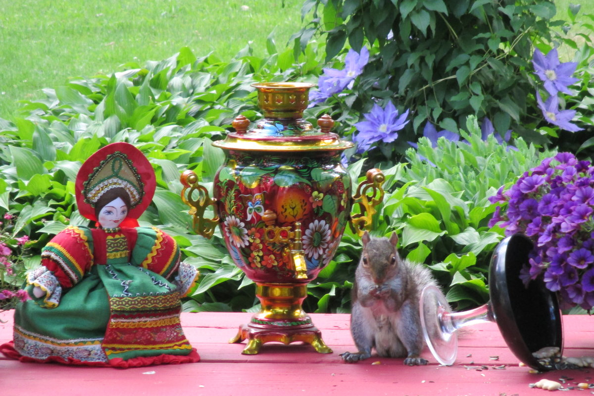 Чаепитие в саду - Lyudmila Gruzdeva