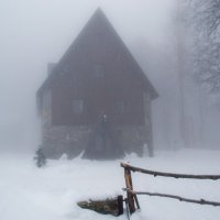 дом в зимнем лесу :: Илья Бунин