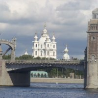 Вид Смольного соборя через мост Петра Великого :: Маргарита Башева