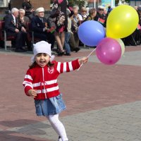 Девочка с шарами :: Андрей Вышинский