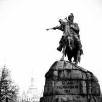 Памятник Богдану Хмельницкому :: Alex Podobaev