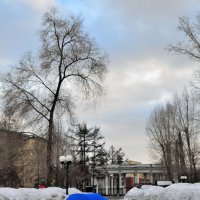 В старом парке тает снег... :: Сергей Коновалов