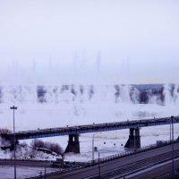 Взрыв льда на реке Томь :: Марина Sea