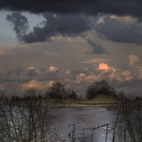 Вечерний закат перед дождём. :: Григорий Гурьев