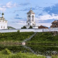 Монастырь на реке :: Sergey Romanov