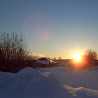 зимний закат над деревней :: Николай Добровольский