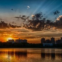 закат на озере :: Валера Шевелёв
