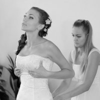 Подготовка невесты к торжеству :: Александра Синикова