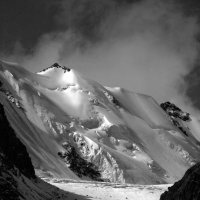Ледник Ак-Тру в черно-белых тонах :: Сергей Корзенников