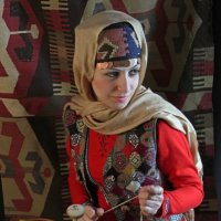 Портрет армянки в национальном костюме :: Альберт Буниатян
