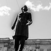 Памятник М.Горькому в С-Петербурге. :: Александр Лейкум
