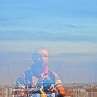 Автопортрет на фоне Минска :: Сергей Журавлёв
