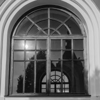 Окно в окне. :: Вадим Нечаев