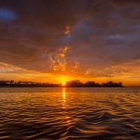 Закат на Бердском заливе. :: Наталья Стёжкина