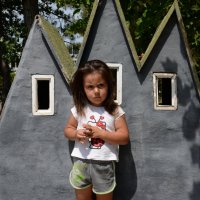 Маленькая девочка на детской площадке. :: Борис 