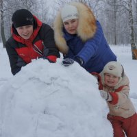 ...теперь мы снежок бросаем! :: Павел 