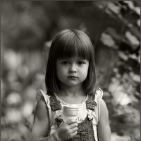Девочка с мороженым :: Photoshaman 