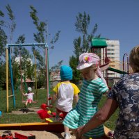 Детки на прогулке :: Мария Павлова