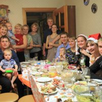 Всем семейством за новогодним столом :: Владимир Кузьмищев
