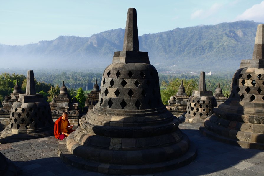 Borobudur. Java. Indonesia. - Eva Langue