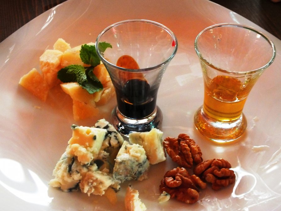 Cheese plate 2 - Mila Kh