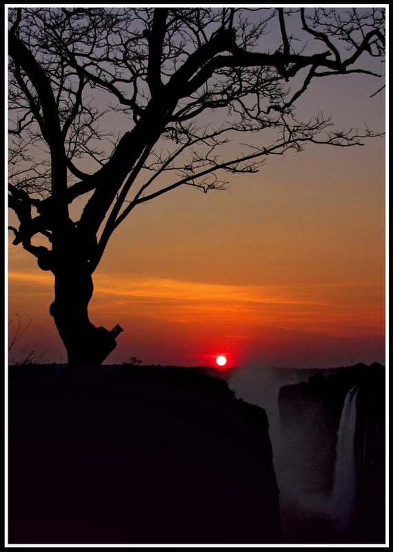 Закат над водопадом Виктория - Евгений Печенин