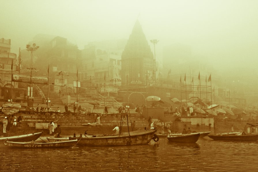 Foggy Varanasi - Pekka Lakko