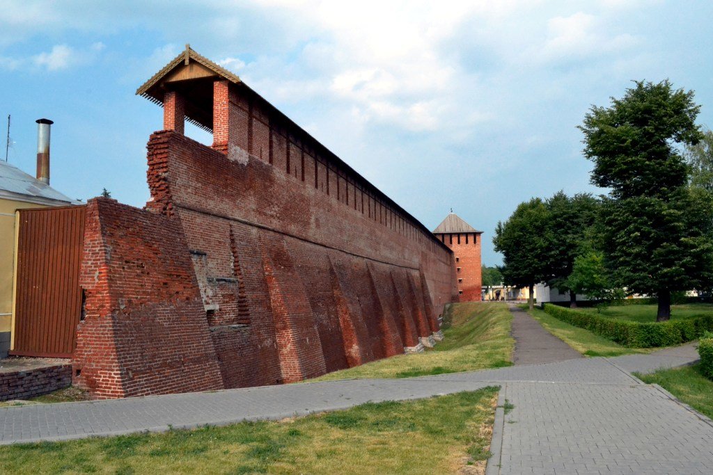 Сохранившийся фрагмент кремлёвской стены в Коломне - Борис Русаков
