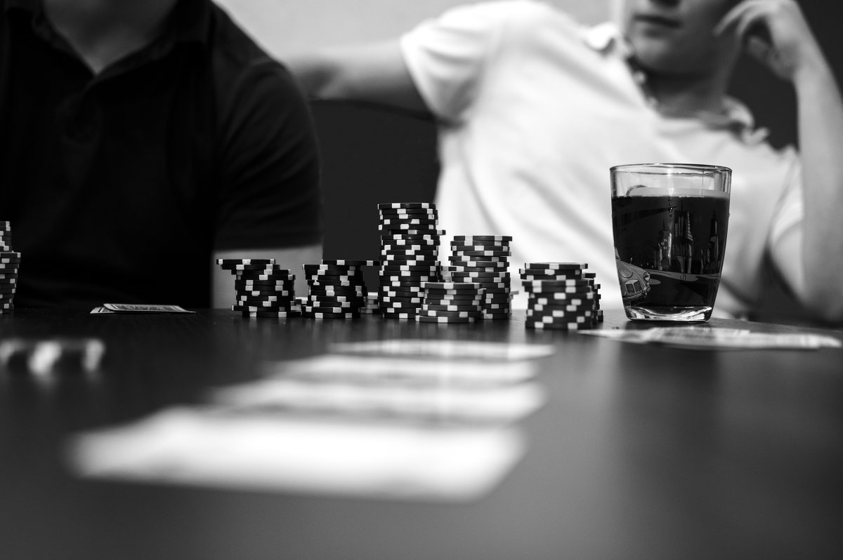 Игра в покер - Павел Быбко