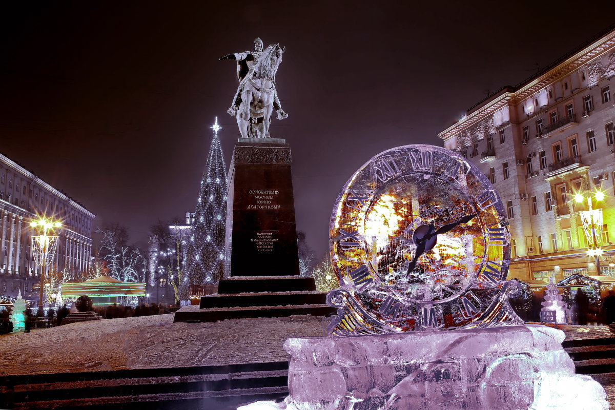 моя столица ночная москва(памятник Юрию Долорукому основателю Москвы в новогодние праздники) - юрий макаров