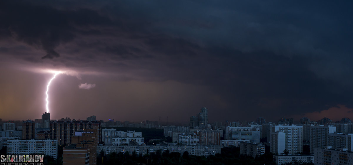 Гроза в Москве. - Сергей Калиганов