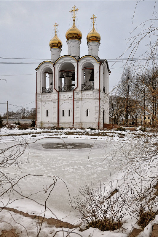 Ты во всём. Ты всегда. Ты везде на земле. На траве. На снегу. На свету и во мгле. - Ирина Данилова