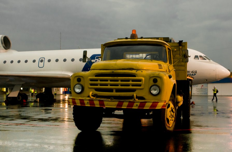 Яркие пятна серого аэропорта - Sergey Xranitel