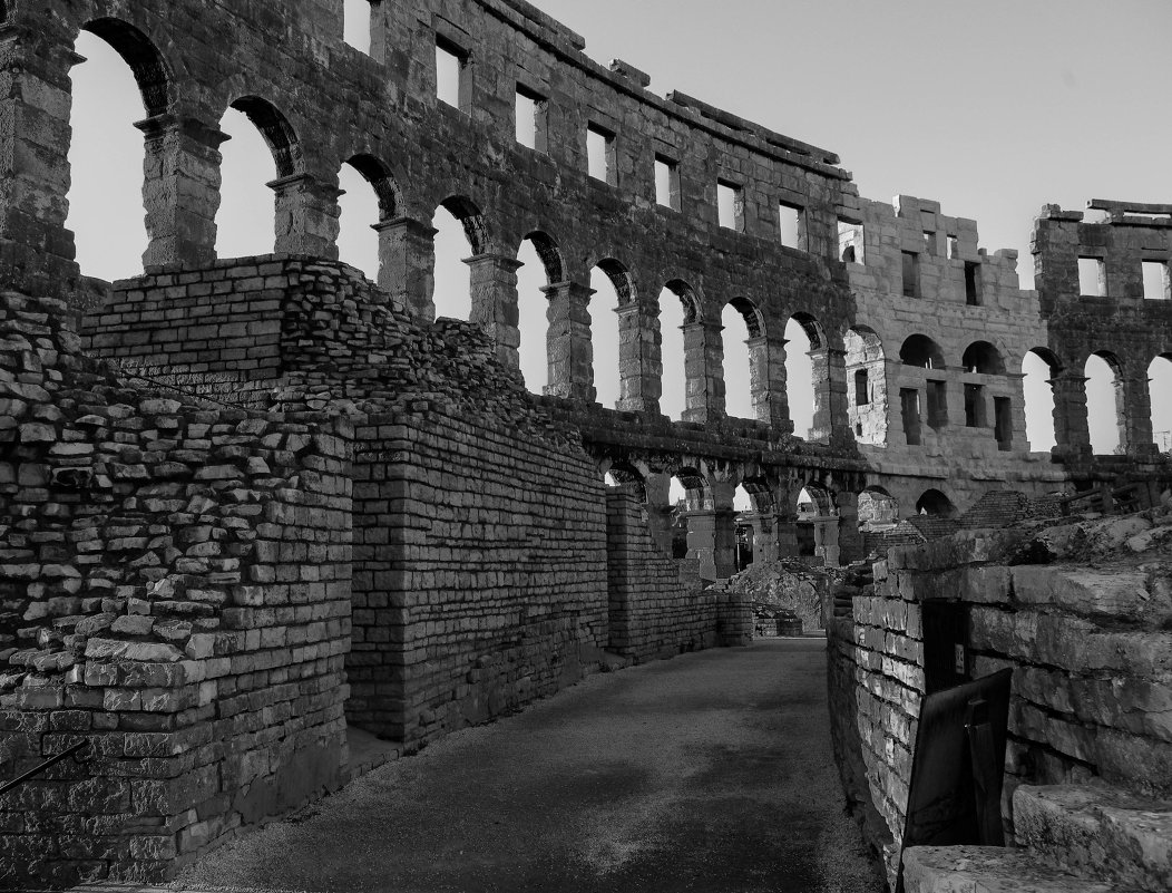 Arena. Pula - Nina Uvarova