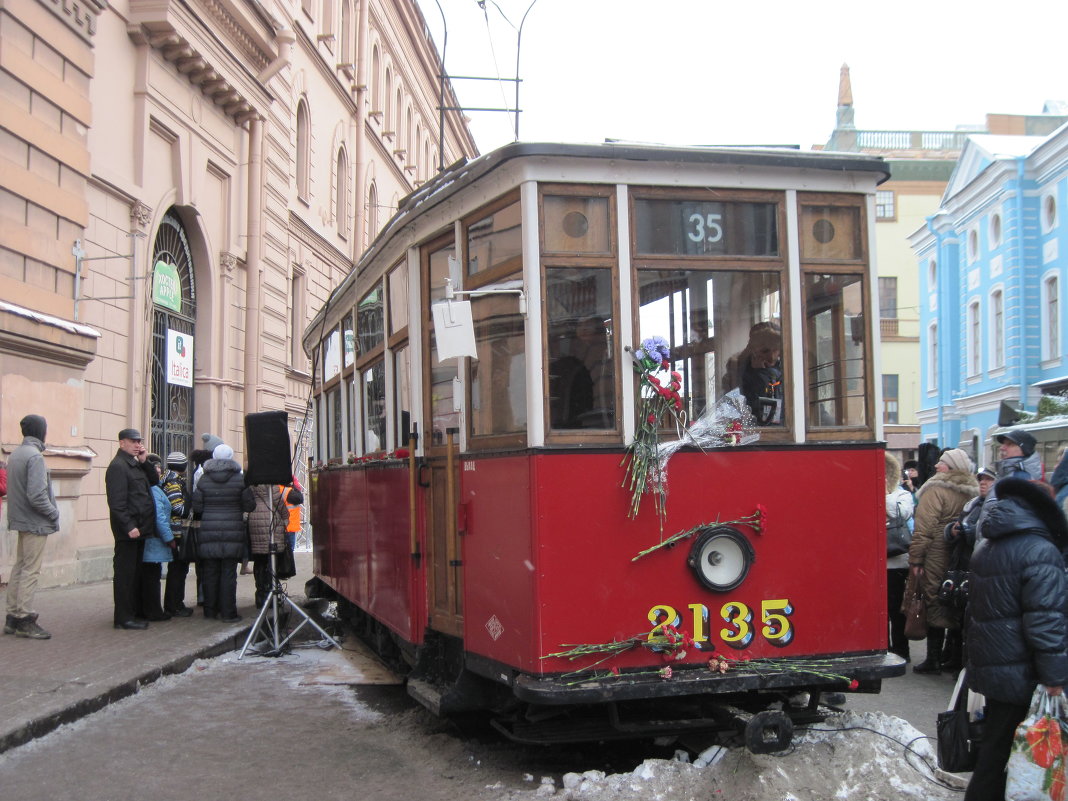 Трамвай блокадного города - Маера Урусова