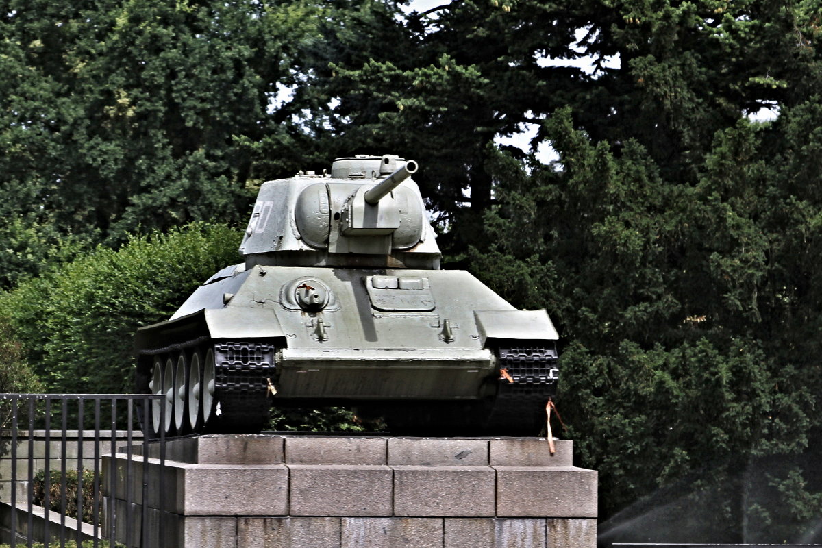 Берлин.Т-34 - Рома Лидовский