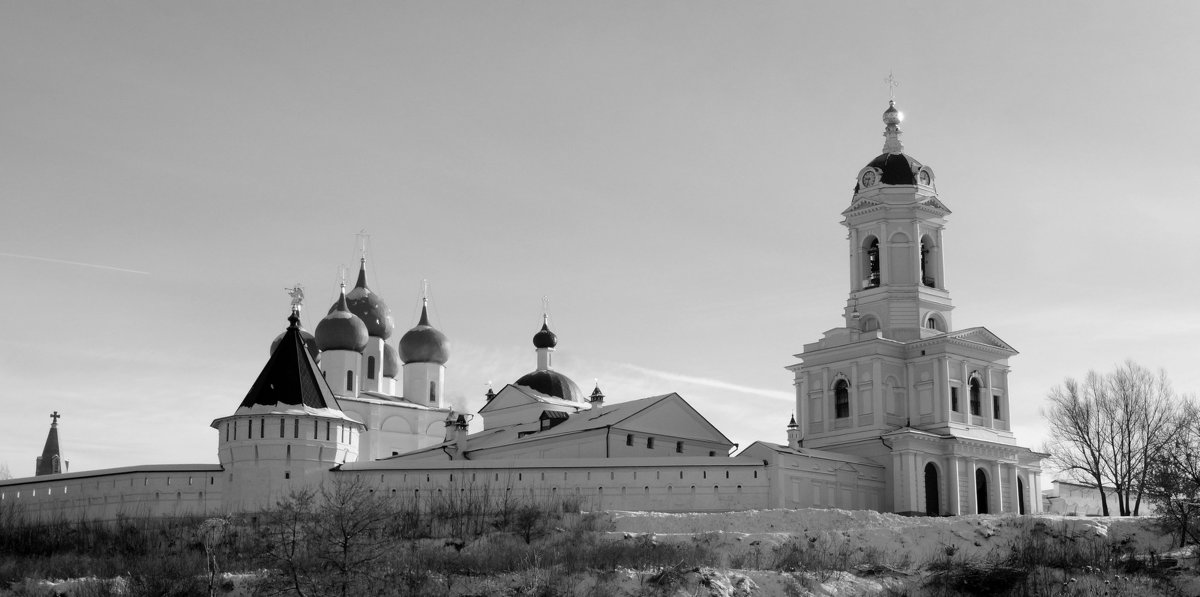 Высоцкий монастырь в реке Серпухов