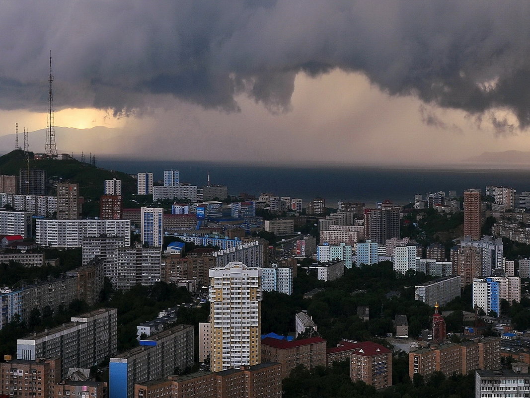 Гнев небес на закате 2 ( Владивосток ) - Дмитрий . Вечный дождь .