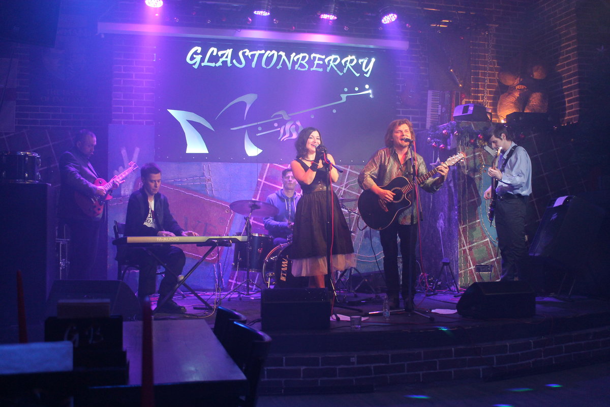 Кабаре Нежность в Glastonberry pub 02.01.2014 - Павел 